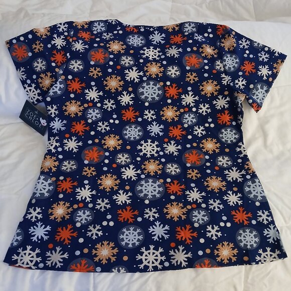 Zoe & Chloe Snowflake Scrub Top - Picture 2 of 4